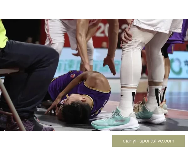 勇士失误25次惨败活塞 追梦无得分撞伤女球迷 波尔津吉斯仅得5分伤退 勇士失误25次惨败活塞 追梦无得分撞伤女球迷 波尔津吉斯仅得5分伤退