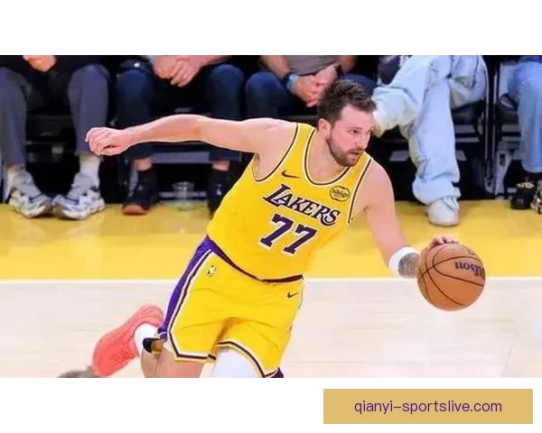 东契奇32分错失绝平三分 末节仅得4分遭遇9连胜终结 东契奇32分错失绝平三分 末节仅得4分遭遇9连胜终结
